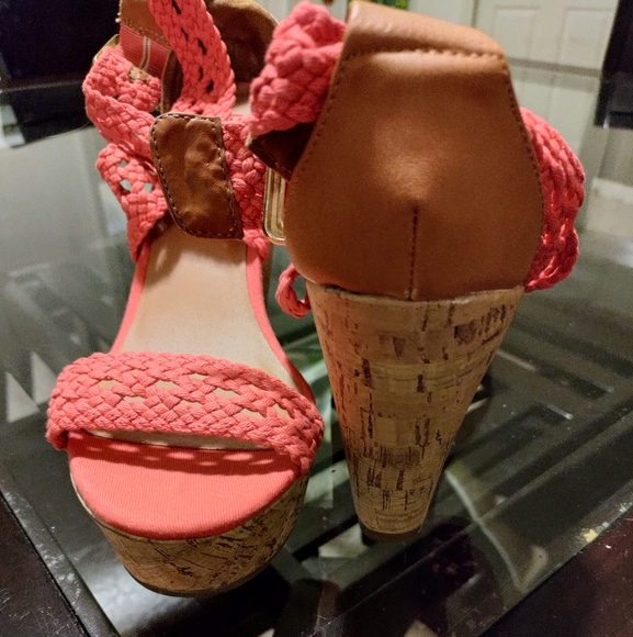 Women's Coral Wedge Sandals - Picture 3 of 5